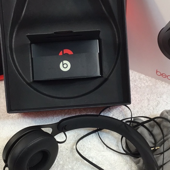 ‼️ SOLD ‼️🎶🎵🔺BEATS ep PLUG IN HEADPHONES🔺🎵🎶 - Picture 6 of 8